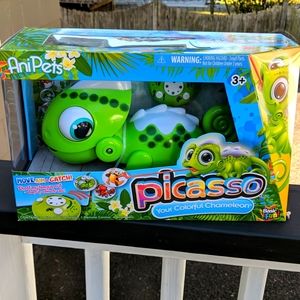 Basic Fun Ant Pets chameleon